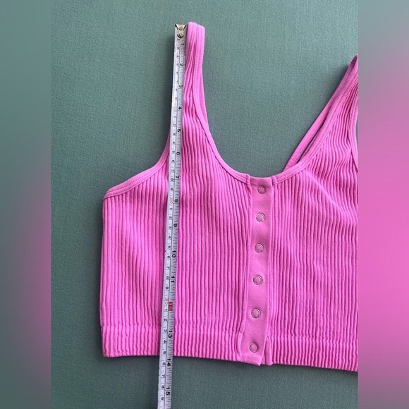 Aerie Woman’s Pink Crop Top Size Medium Tank Ribbed Snaps Summer - Picture 6 of 6